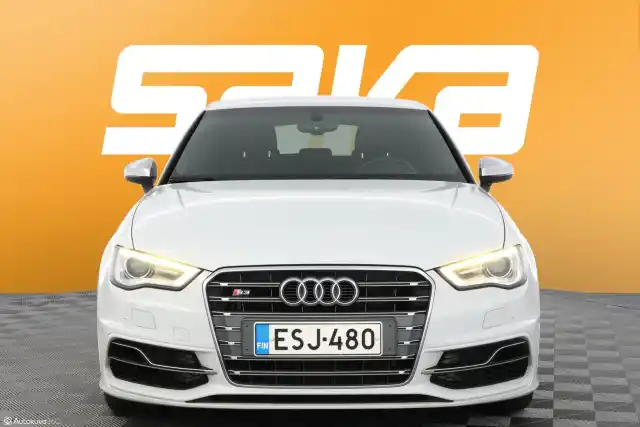 Harmaa Viistoperä, Audi S3 – ESJ-480