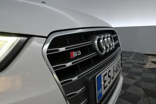 Harmaa Viistoperä, Audi S3 – ESJ-480