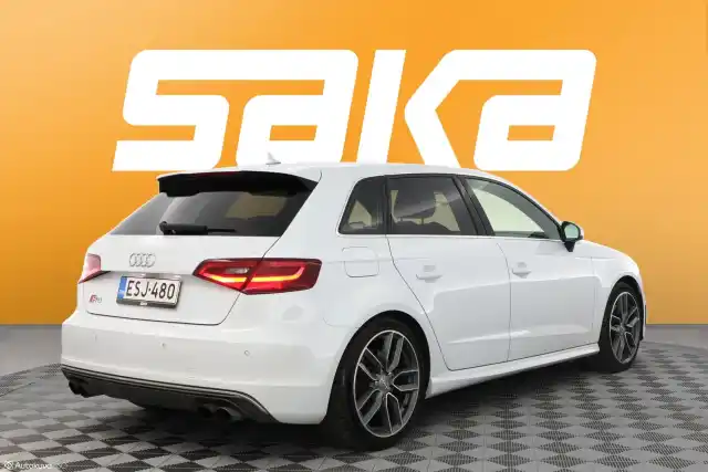 Harmaa Viistoperä, Audi S3 – ESJ-480