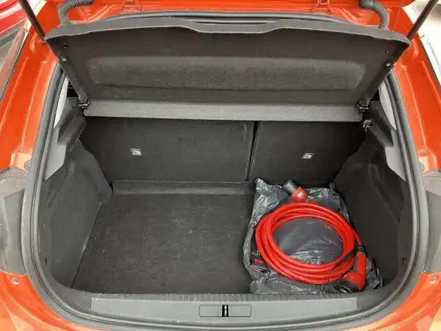 Oranssi Viistoperä, Opel Corsa-e – ESJ-868