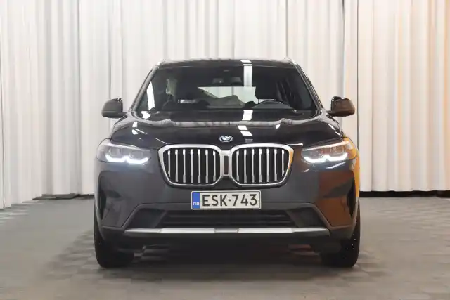 Musta Maastoauto, BMW X3 – ESK-743