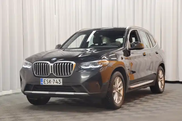 Musta Maastoauto, BMW X3 – ESK-743