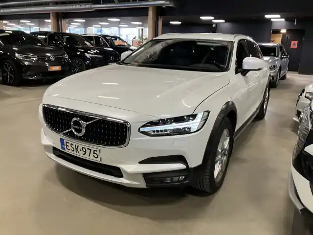 Valkoinen Farmari, Volvo V90 Cross Country – ESK-975
