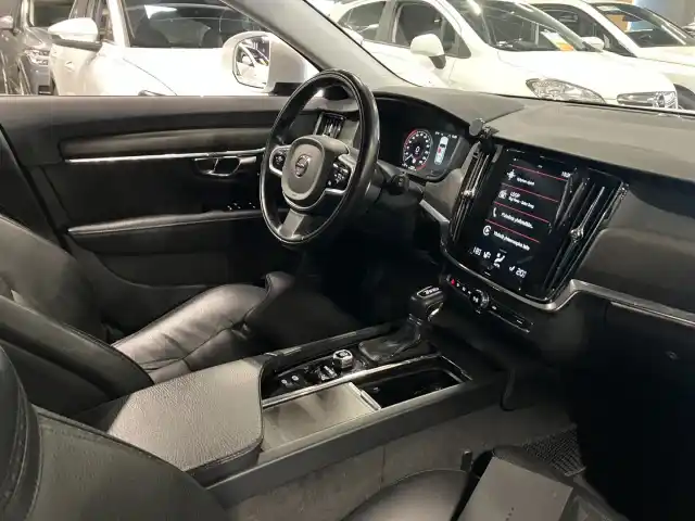 Valkoinen Farmari, Volvo V90 Cross Country – ESK-975