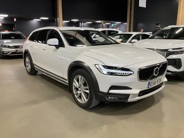Valkoinen Farmari, Volvo V90 Cross Country – ESK-975
