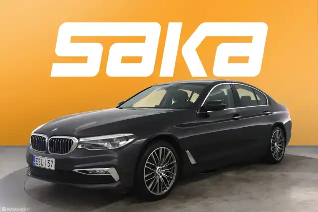 Harmaa Sedan, BMW 530 – ESL-137