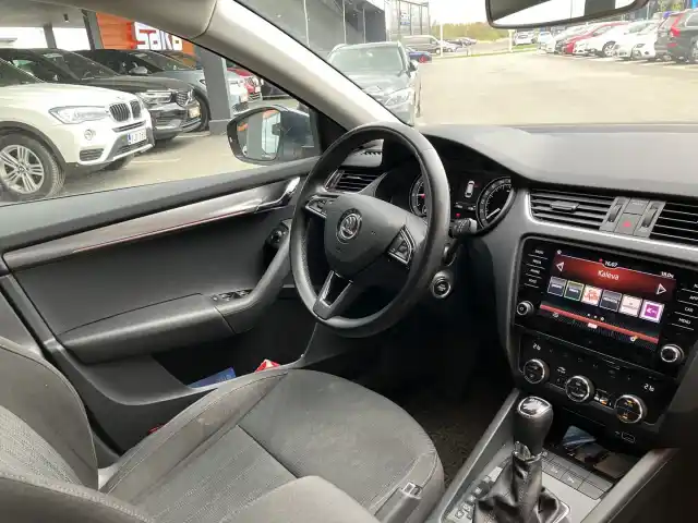 Harmaa Farmari, Skoda Octavia – ESL-537