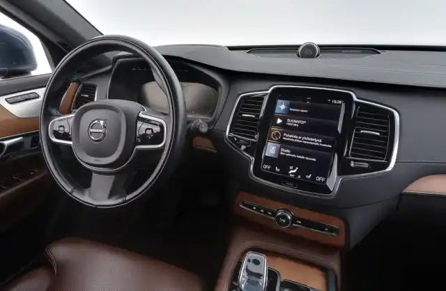 Sininen Maastoauto, Volvo XC90 – ESL-920