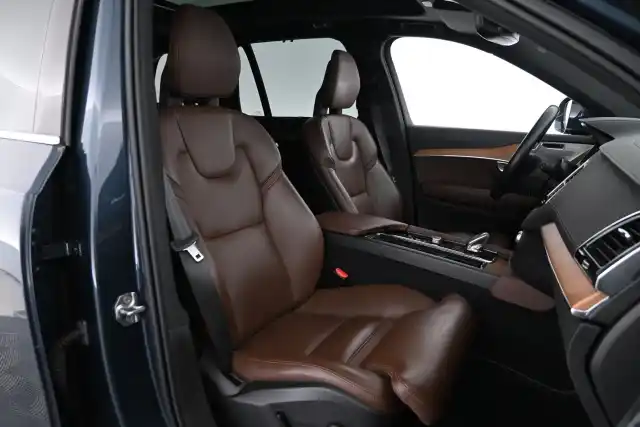 Sininen Maastoauto, Volvo XC90 – ESL-920