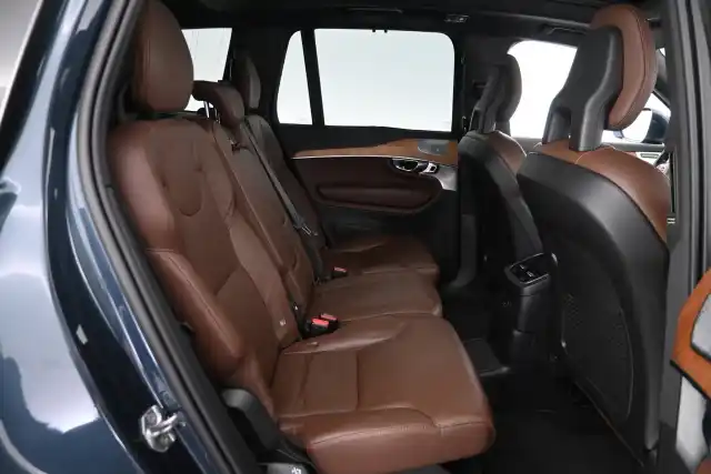 Sininen Maastoauto, Volvo XC90 – ESL-920