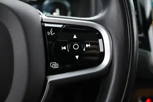 Sininen Maastoauto, Volvo XC90 – ESL-920