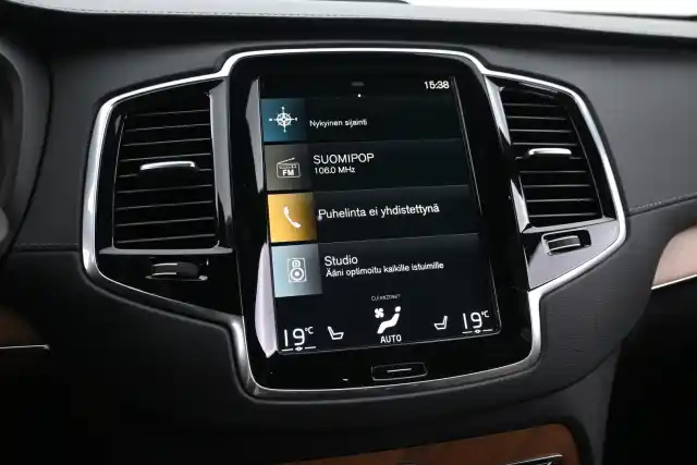 Sininen Maastoauto, Volvo XC90 – ESL-920