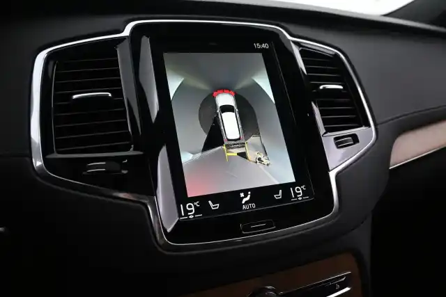 Sininen Maastoauto, Volvo XC90 – ESL-920