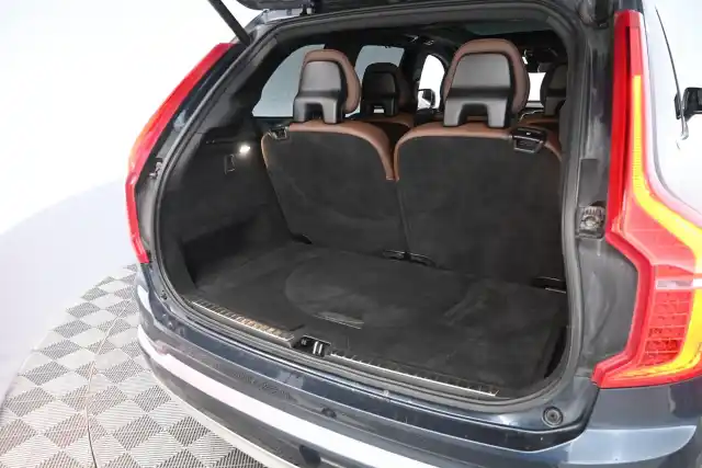 Sininen Maastoauto, Volvo XC90 – ESL-920