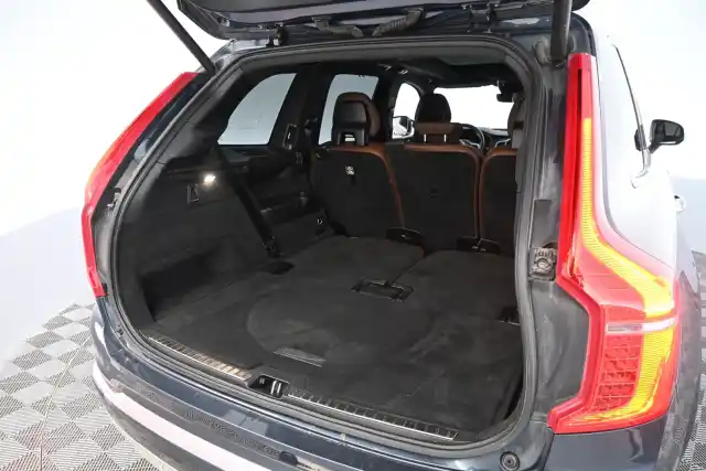 Sininen Maastoauto, Volvo XC90 – ESL-920