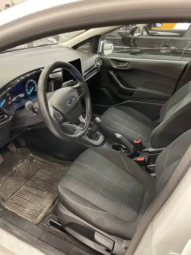 Valkoinen Viistoperä, Ford Fiesta – ESM-281