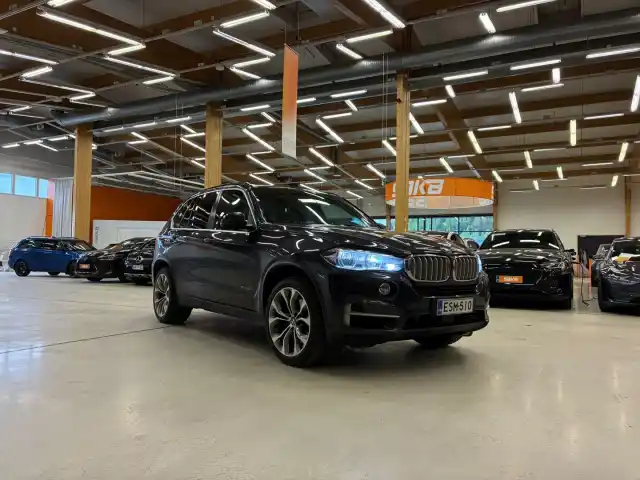 Harmaa Maastoauto, BMW X5 – ESM-510