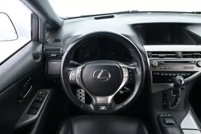 Valkoinen Maastoauto, Lexus RX – ESM-590
