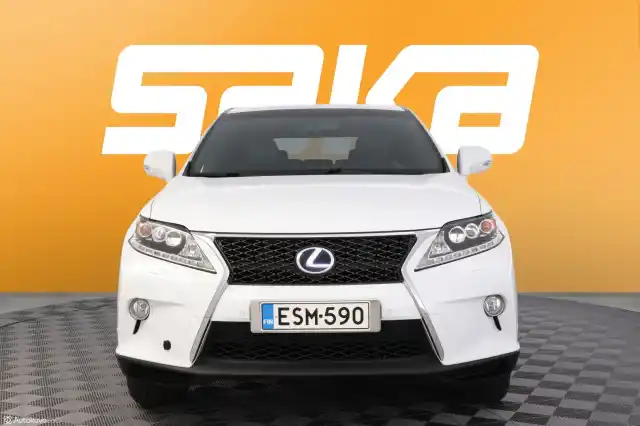 Valkoinen Maastoauto, Lexus RX – ESM-590