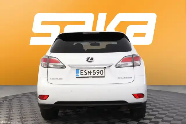 Valkoinen Maastoauto, Lexus RX – ESM-590