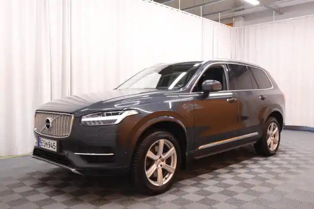 Harmaa Maastoauto, Volvo XC90 – ESM-945