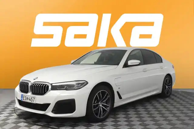 Valkoinen Sedan, BMW 530 – ESN-457