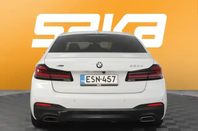 Valkoinen Sedan, BMW 530 – ESN-457