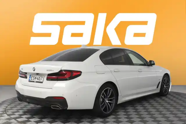 Valkoinen Sedan, BMW 530 – ESN-457