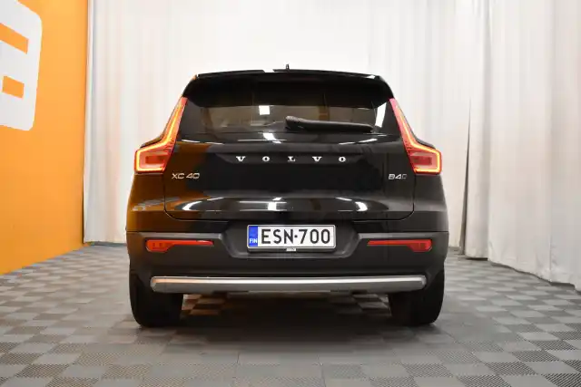 Musta Maastoauto, Volvo XC40 – ESN-700