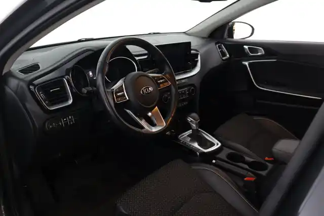 Harmaa Viistoperä, Kia Ceed – ESO-760