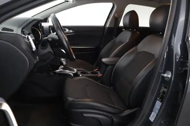 Harmaa Viistoperä, Kia Ceed – ESO-760