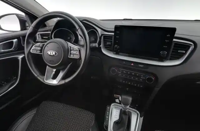 Harmaa Viistoperä, Kia Ceed – ESO-760