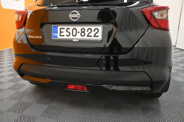 Musta Viistoperä, Nissan Micra – ESO-822