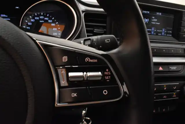Punainen Farmari, Kia Ceed – ESP-708