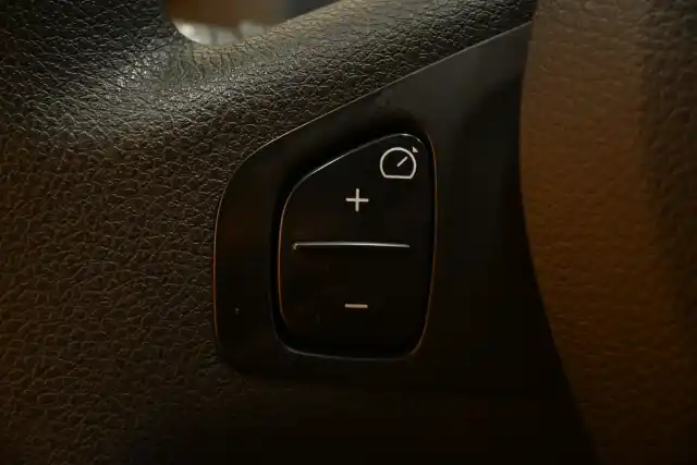 Valkoinen Pakettiauto, Renault Trafic – ESP-871