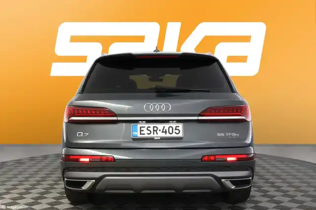 Harmaa Maastoauto, Audi Q7 – ESR-405