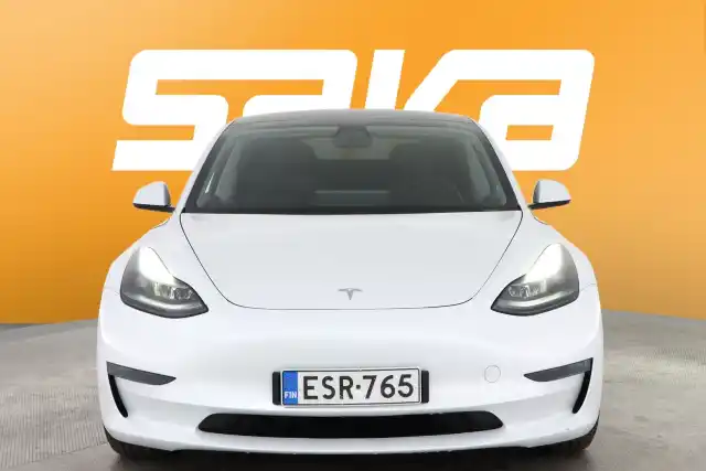 Valkoinen Sedan, Tesla Model 3 – ESR-765