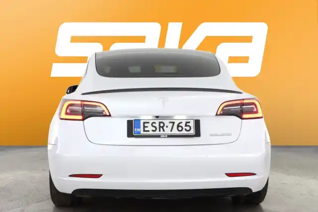 Valkoinen Sedan, Tesla Model 3 – ESR-765