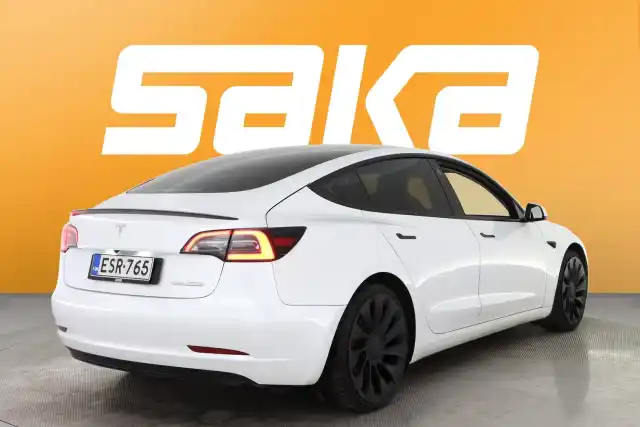 Valkoinen Sedan, Tesla Model 3 – ESR-765