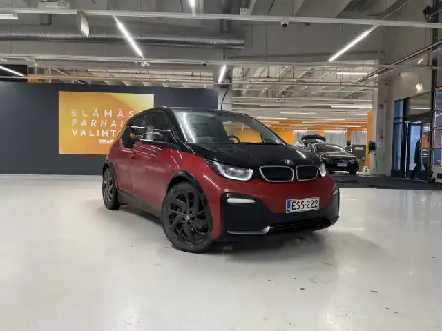 Punainen Viistoperä, BMW i3 – ESS-222