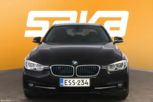 Musta Sedan, BMW 330 – ESS-234