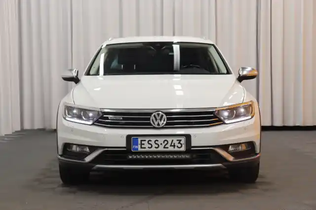 Valkoinen Farmari, Volkswagen Passat – ESS-243