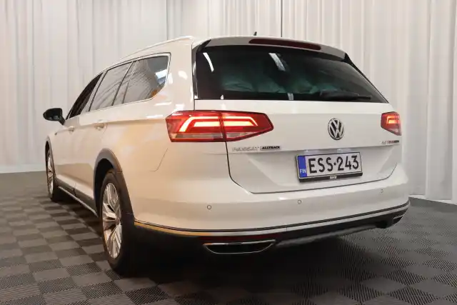 Valkoinen Farmari, Volkswagen Passat – ESS-243