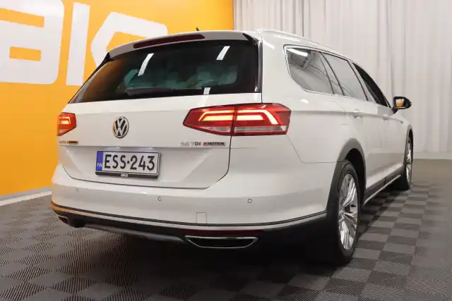 Valkoinen Farmari, Volkswagen Passat – ESS-243