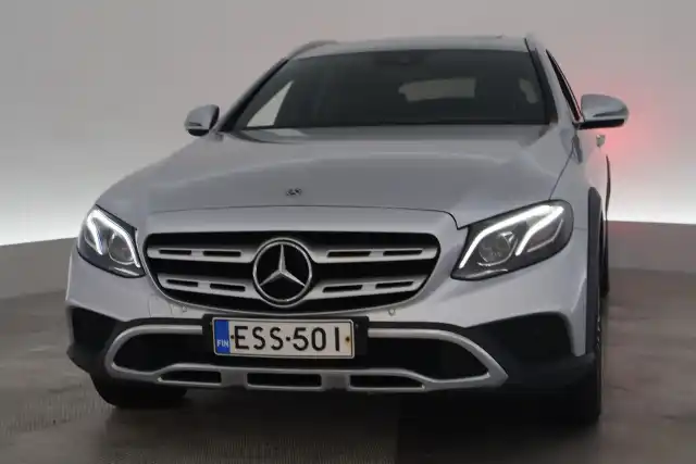 Harmaa Farmari, Mercedes-Benz E – ESS-501