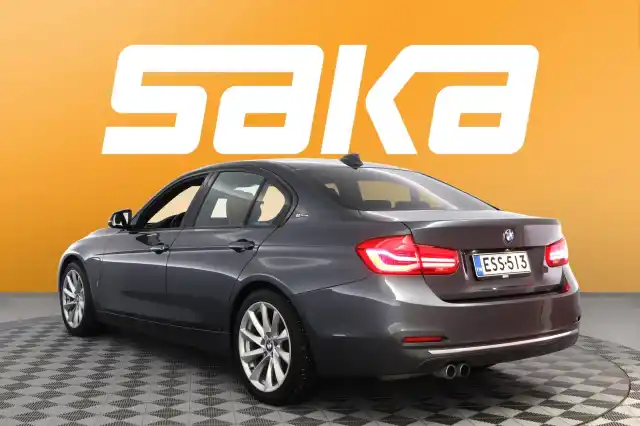 Harmaa Sedan, BMW 330 – ESS-513