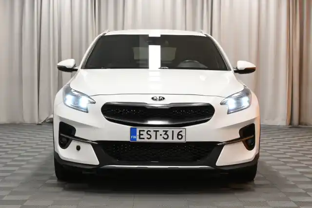 Valkoinen Viistoperä, Kia XCeed – EST-316