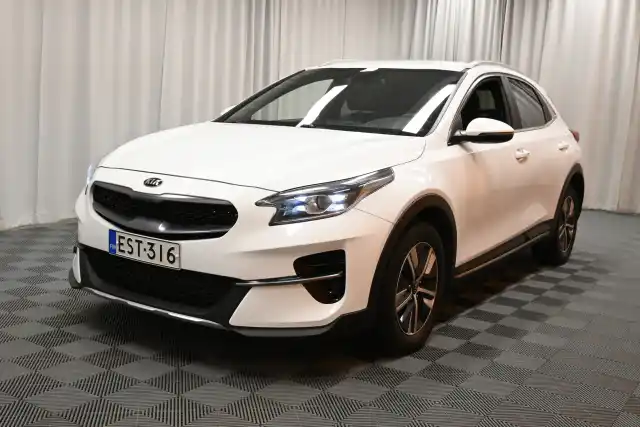 Valkoinen Viistoperä, Kia XCeed – EST-316