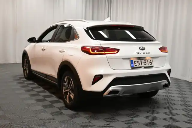 Valkoinen Viistoperä, Kia XCeed – EST-316