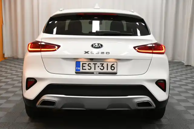 Valkoinen Viistoperä, Kia XCeed – EST-316